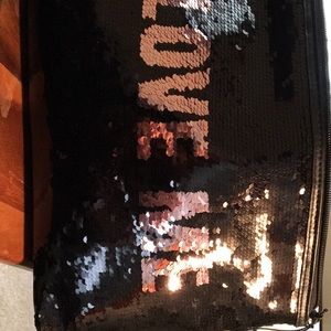 VS LOVE ME LARGE WRISTLET